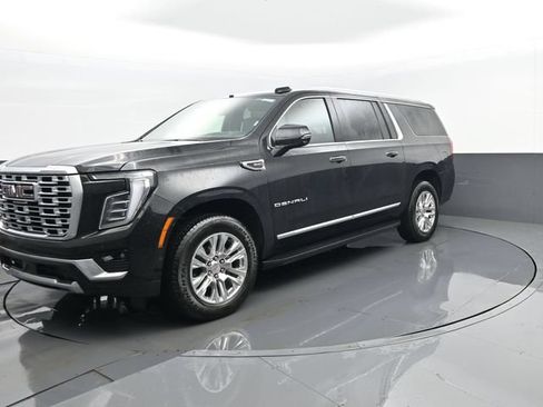 Used 2025 GMC Yukon XL Denali AWD/4WD image 1