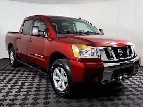 Used 2015 Nissan Titan SV image 5