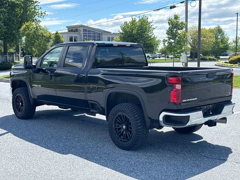 Used 2022 Chevrolet Silverado 2500 LT w/ Convenience Package AWD/4WD image 5