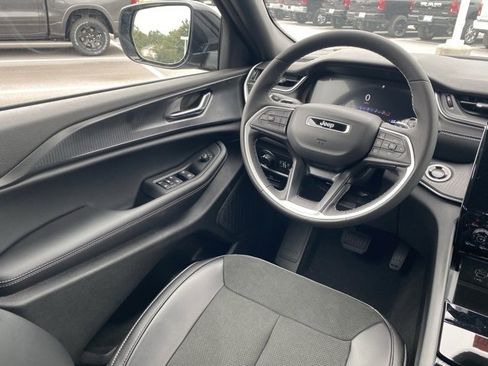 New 2025 Jeep Grand Cherokee L Altitude image 35