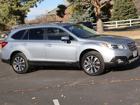 Used 2017 Subaru Outback 3.6R Limited image 2