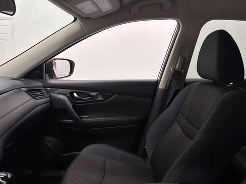 Used 2017 Nissan Rogue SV w/ SV Family Package image 31