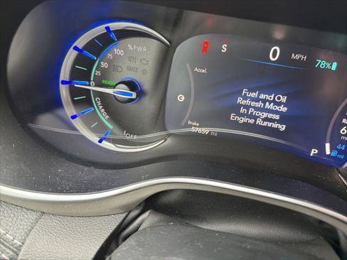 Certified 2024 Chrysler Pacifica Premium FWD image 13