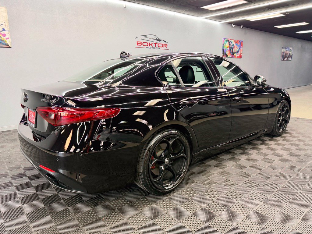 Used 2020 Alfa Romeo Giulia w/ Quick Order Package 22K Sport RWD image 15