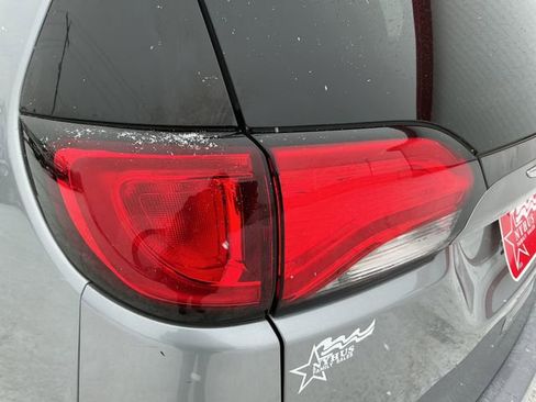 Used 2018 Chrysler Pacifica Touring-L Plus image 18