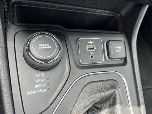 Used 2021 Jeep Cherokee Latitude Lux 80th Anniv w/ Quick Order Package 26U 80TH AWD/4WD image 12