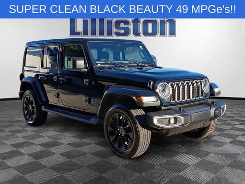 Used 2025 Jeep Wrangler Unlimited Sahara AWD/4WD image 3