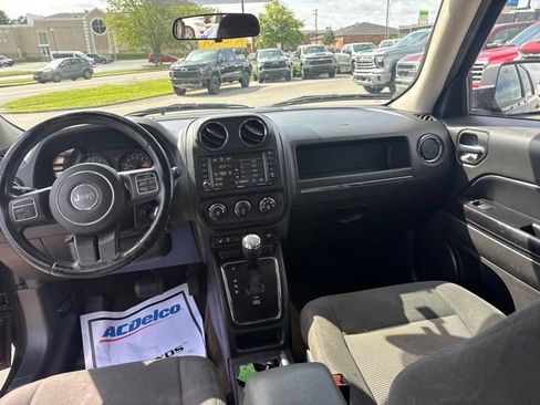 Used 2014 Jeep Patriot Latitude AWD/4WD image 23