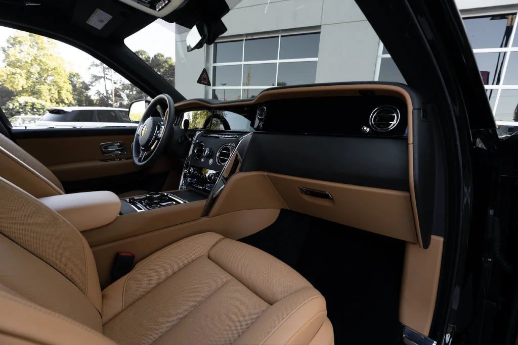 Used 2026 Rolls-Royce Cullinan w/ Cullinan Package AWD/4WD image 49