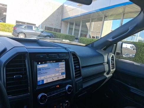 Used 2019 Ford Expedition XLT RWD image 9