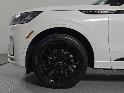 New 2026 Lincoln Aviator Reserve AWD/4WD image 11