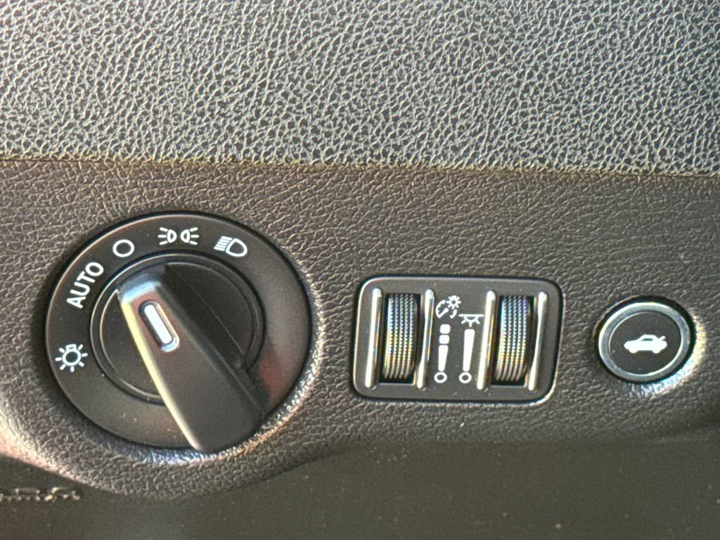Used 2023 Dodge Charger R/T w/ Performance Handling Group RWD image 21