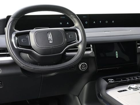 New 2026 Lincoln Navigator Reserve w/ Jet Appearance Package AWD/4WD image 12