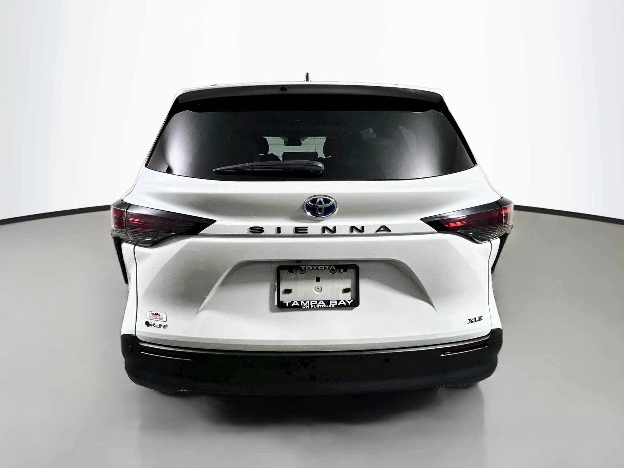 Used 2025 Toyota Sienna XLE FWD image 6