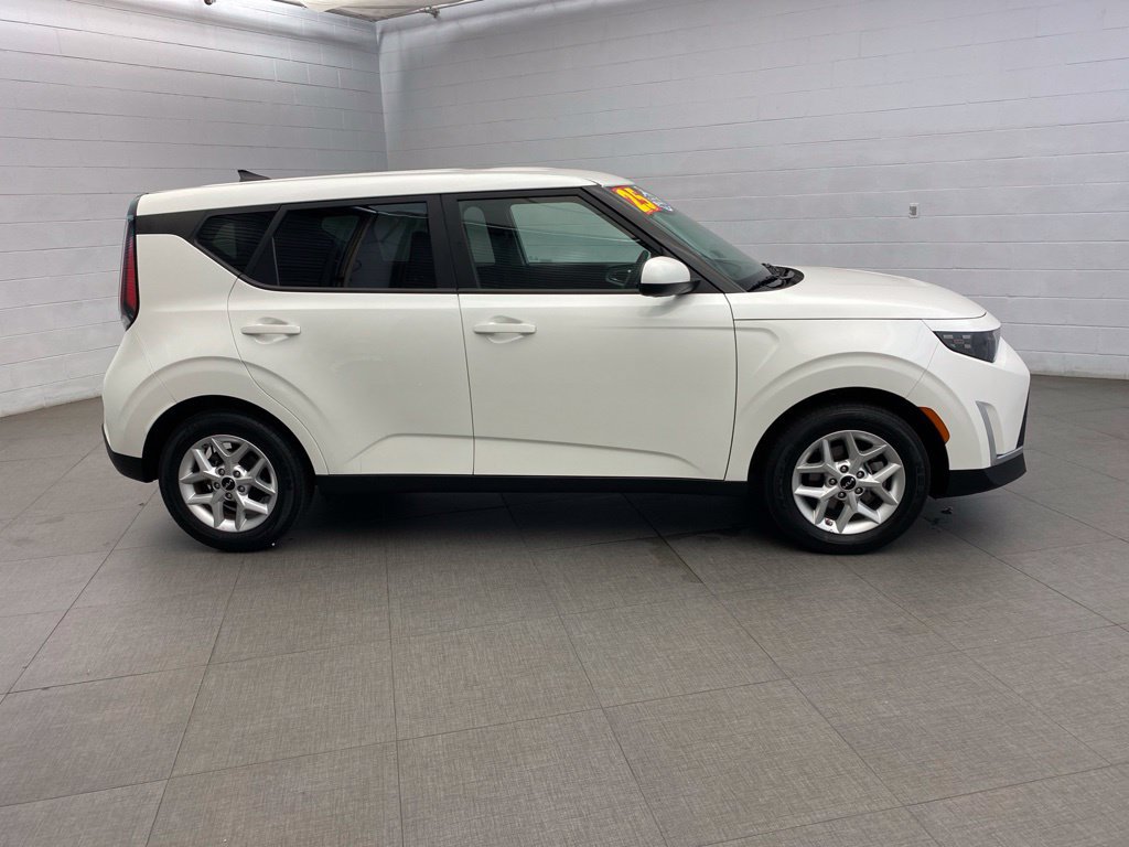 Used 2025 Kia Soul LX w/ LX Technology Package FWD image 8