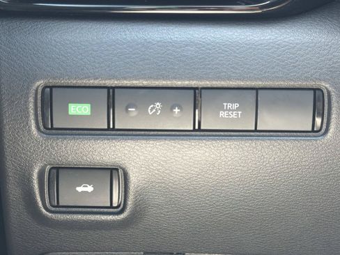 Used 2025 Nissan Sentra SV w/ All-Weather Package FWD image 17