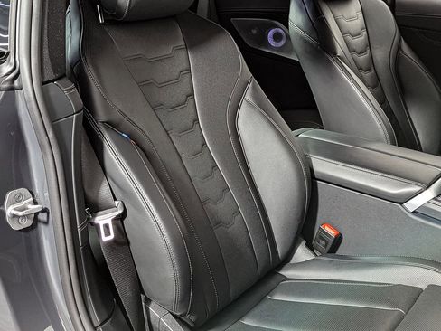 Used 2025 BMW M850i xDrive Coupe image 28