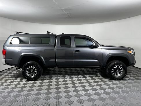 Used 2016 Toyota Tacoma TRD Off-Road w/ Towing Package AWD/4WD image 4