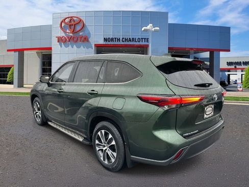 Used 2024 Toyota Highlander XLE image 8