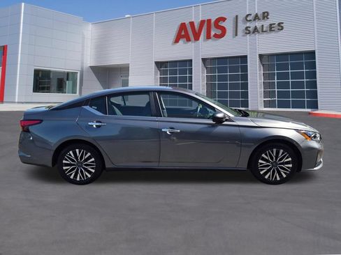 Used 2025 Nissan Altima 2.5 SV FWD image 5