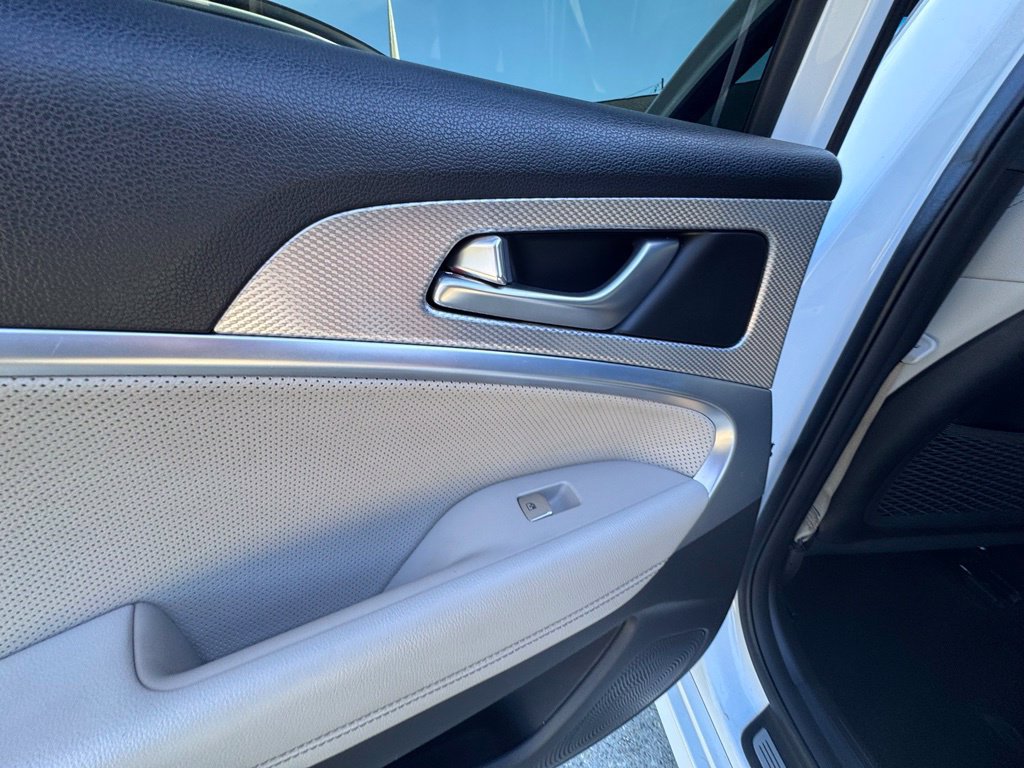 Used 2023 Genesis G70 3.3T RWD image 16