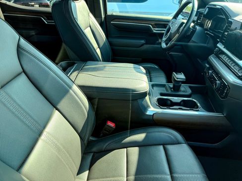 Used 2025 Chevrolet Silverado 1500 High Country w/ Midnight Edition AWD/4WD image 8