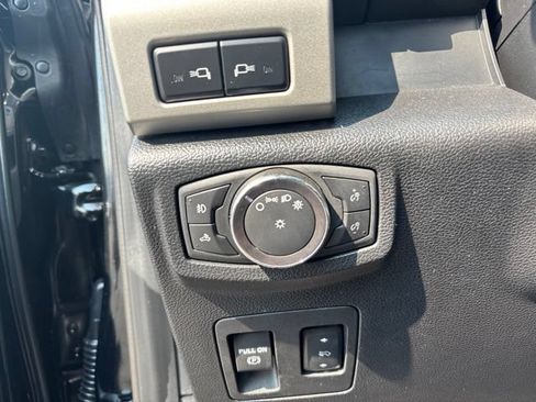 Used 2018 Ford F150 Lariat w/ Equipment Group 502A Luxury AWD/4WD image 14