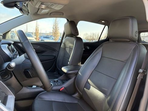 Used 2023 GMC Terrain SLT w/ Infotainment Package II image 17