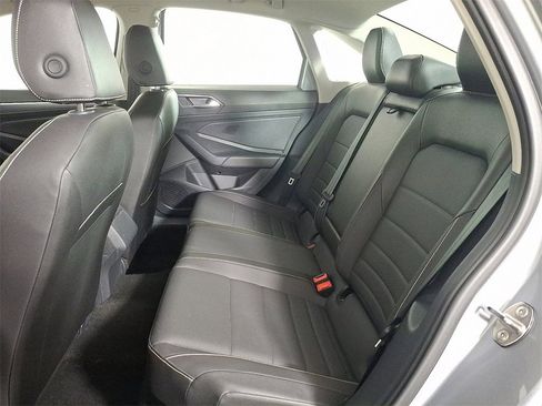 Used 2024 Volkswagen Jetta SE image 14