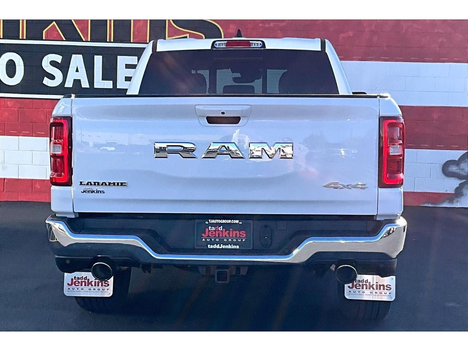 Used 2025 RAM 1500 Laramie AWD/4WD image 4