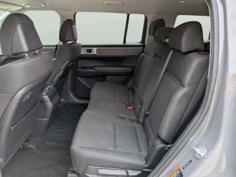 Used 2025 Hyundai Santa Fe SE FWD image 8