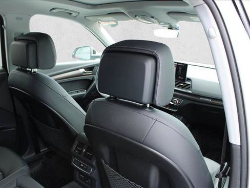 Used 2023 Audi Q5 2.0T Premium w/ Convenience Package AWD/4WD image 29