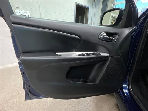 Used 2017 Dodge Journey SE image 10