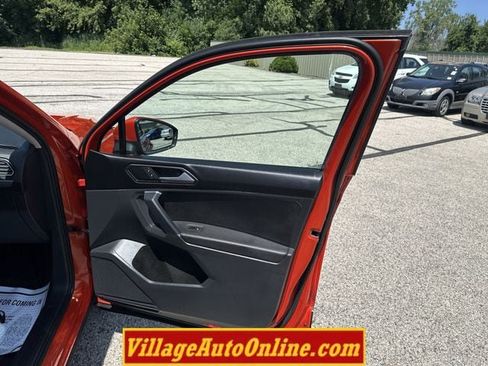 Used 2018 Volkswagen Tiguan SEL AWD/4WD image 39