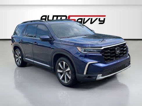 Used 2025 Honda Pilot Elite image 1