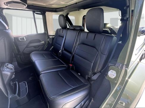 Used 2022 Jeep Wrangler Unlimited Sahara AWD/4WD image 19