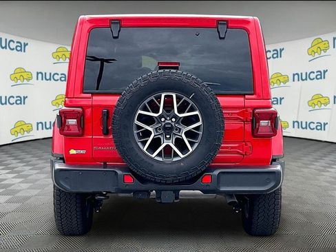 Used 2025 Jeep Wrangler Unlimited Sahara AWD/4WD image 5