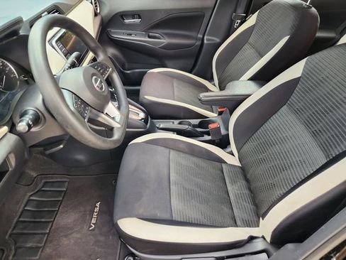 Used 2021 Nissan Versa SV image 9