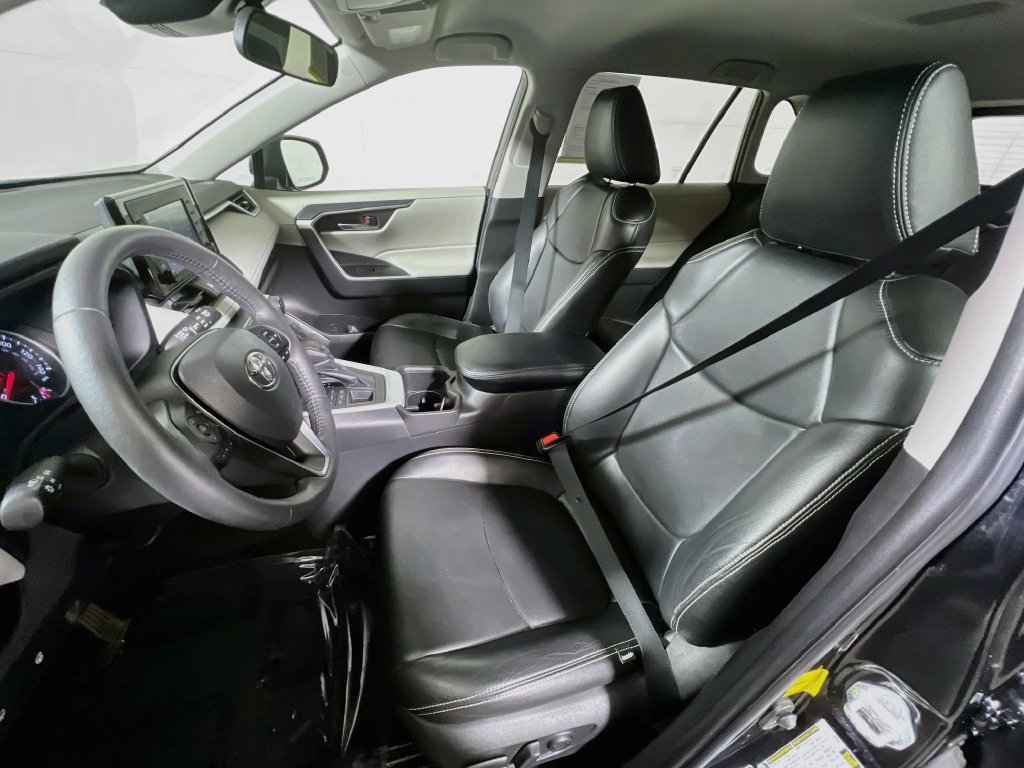 Certified 2022 Toyota RAV4 XLE w/ XLE Grade Weather Package AWD/4WD image 18