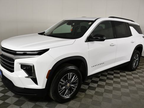 Used 2026 Chevrolet Traverse LT image 10