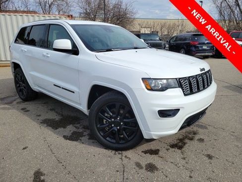 Used 2021 Jeep Grand Cherokee Laredo X image 1