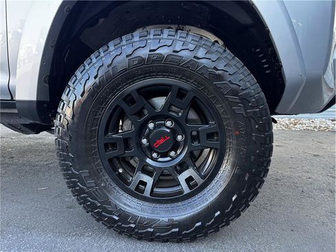 Used 2019 Toyota 4Runner SR5 AWD/4WD image 27