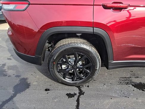 New 2026 Jeep Grand Cherokee Altitude AWD/4WD image 11