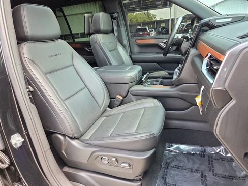 Used 2025 GMC Yukon Denali w/ Denali Reserve Package AWD/4WD image 16