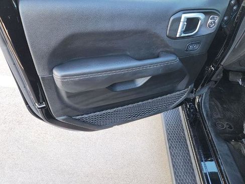 Used 2023 Jeep Wrangler Unlimited Sahara image 29