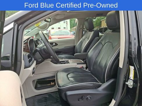 Used 2023 Chrysler Pacifica Limited FWD image 15