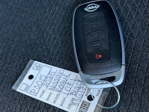 Used 2025 Nissan Rogue SV image 36