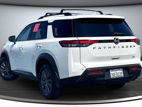 Certified 2022 Nissan Pathfinder SV FWD image 4