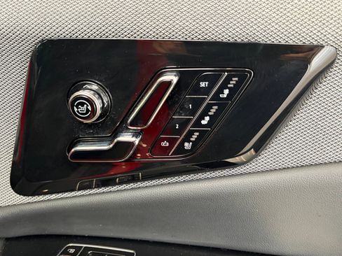 Used 2025 Cadillac Optiq Sport 2 AWD/4WD image 33