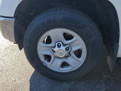 Used 2018 Toyota Tundra SR5 w/ SR5 Upgrade Package image 9